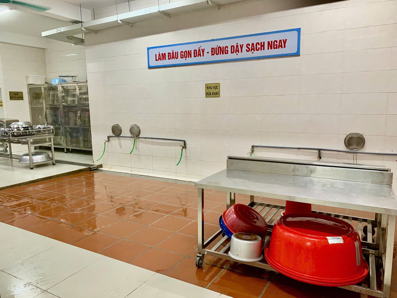 Hình ảnh trang thiết bị bếp công nghiệp